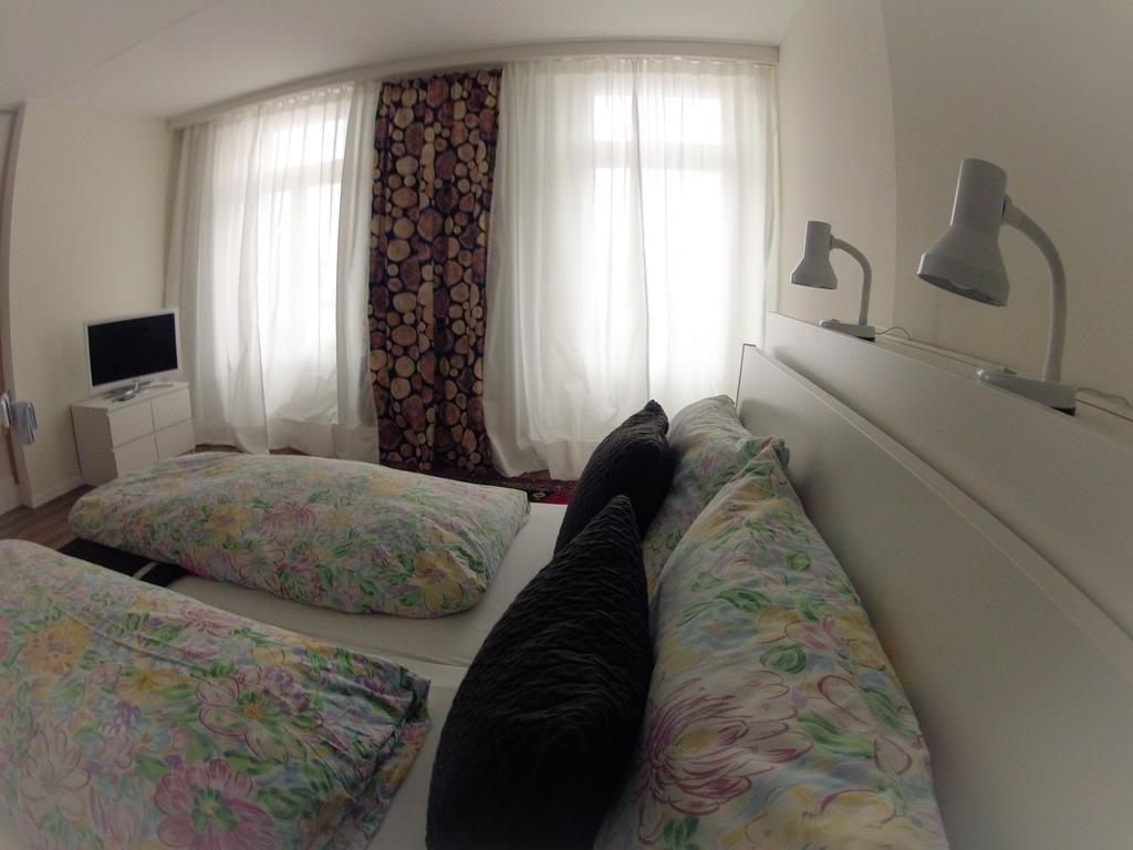Basicrooms Hotel Unterseen Quarto foto
