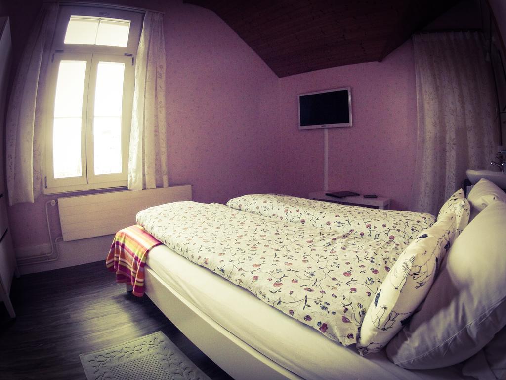 Basicrooms Hotel Unterseen Quarto foto