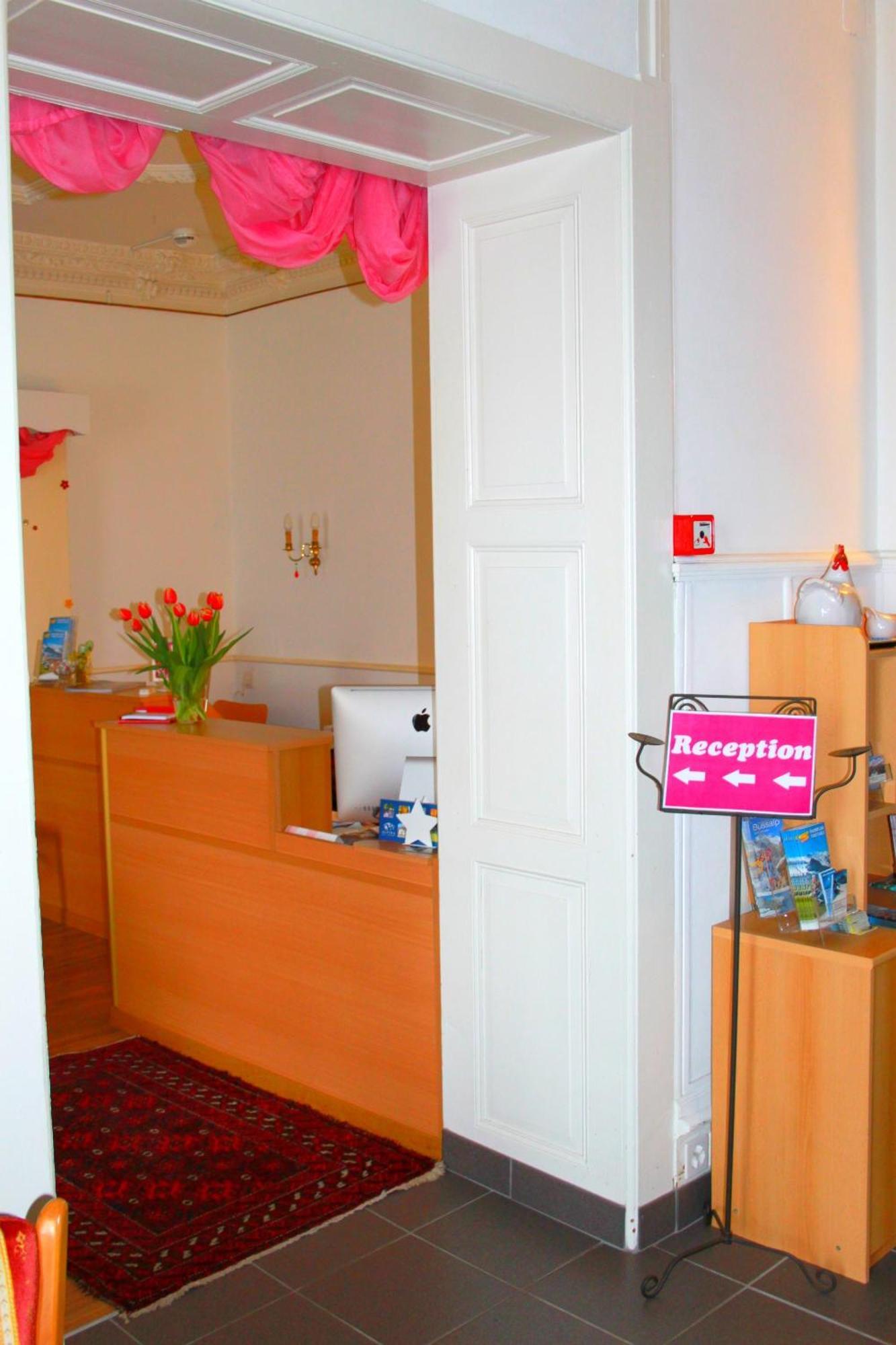 Basicrooms Hotel Unterseen Exterior foto