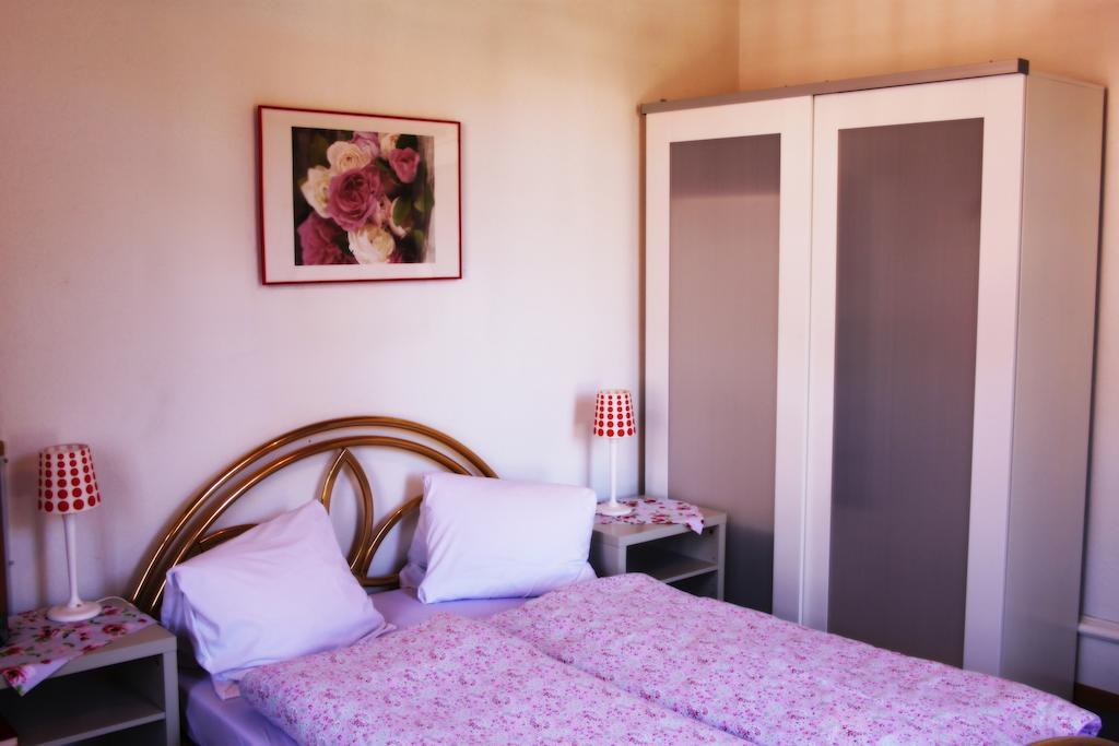 Basicrooms Hotel Unterseen Quarto foto